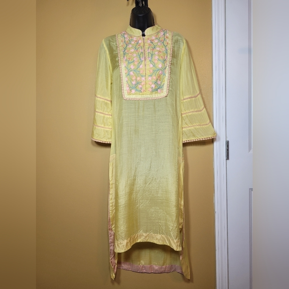 Morpankh by Shruti Sancheti Yellow Lightweight Embroidered Floral Kurta sz S